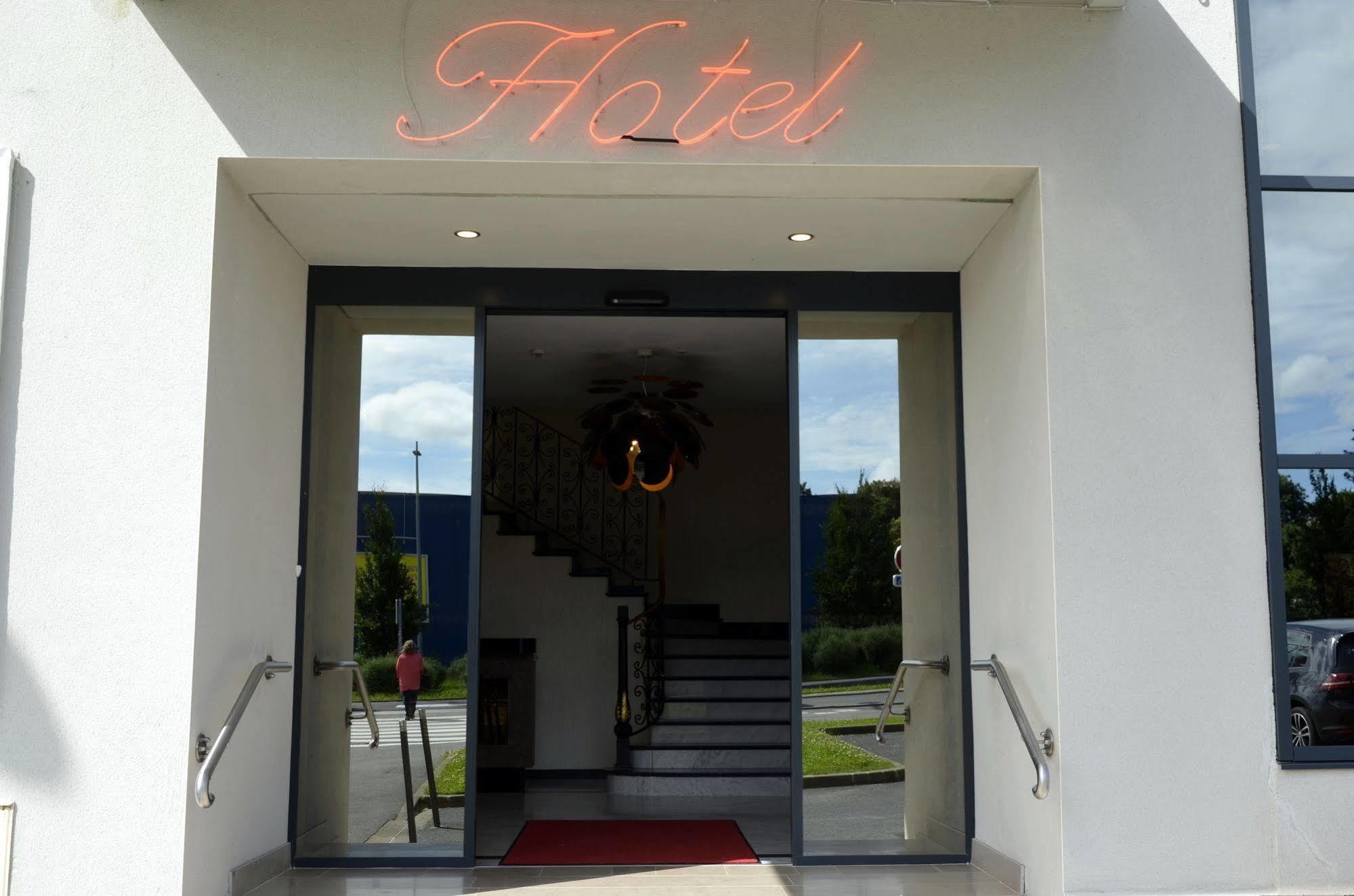 Le Grand Hotel Мобеж Екстер'єр фото
